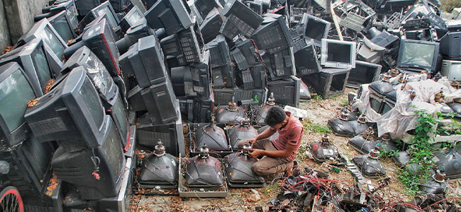 Lixo eletrônico causa desperdício de recursos e danos ao meio ambiente lixo eletronico causa desperdicio de recursos e danos ao meio ambiente lixo eletronico causa desperdicio de recursos e danos ao meio ambiente 1