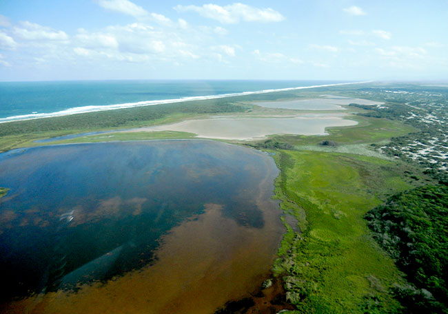 Estado do Rio busca reconhecimento de seu primeiro geoparque lagoa de araruama pequenas lagunas instaladas nos cordoes arenosos restinga de massambaba