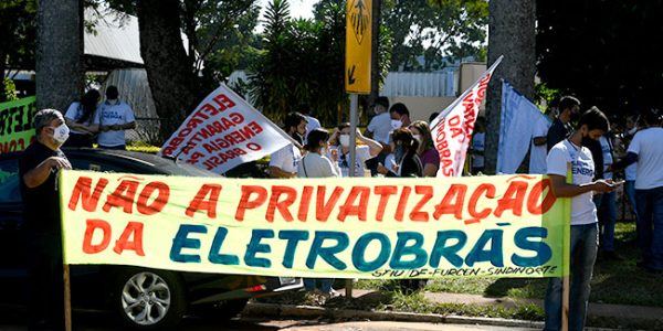 Manifestação contra a privatização da Eletrobras. Crédito:  Edilson Rodrigues/Agência Senado