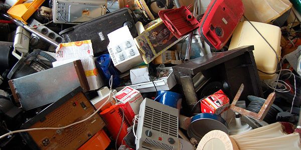 Acúmulo e descarte incorreto do lixo eletrônico é prejudicial ao meio ambiente. Crédito: dokumol / Pixabay